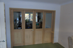 Bifold room dividing doors